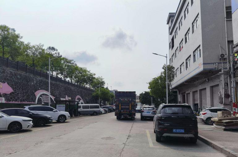 大岭山厂房3楼原房东直租750方，电费1元