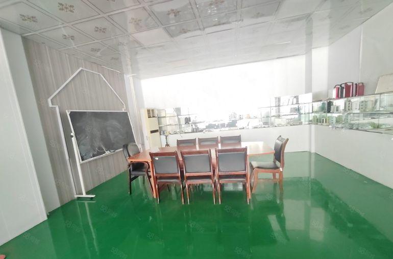 大岭山工业区原房东红本厂房楼上700平出租精装修带消防喷淋