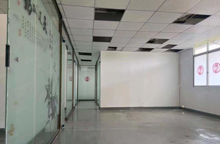 大岭山向东靠龙大高速附近，楼上小面积厂房出租 免租期长超低价