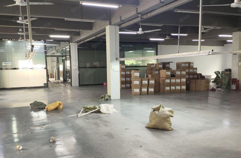 大岭山杨屋高速路口二层独院厂房仓库出租，带豪华装修，超大空地