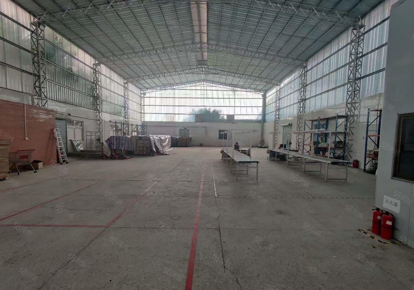 大岭山石大路边上新出厂房850平方.高度9米.中间无柱子。