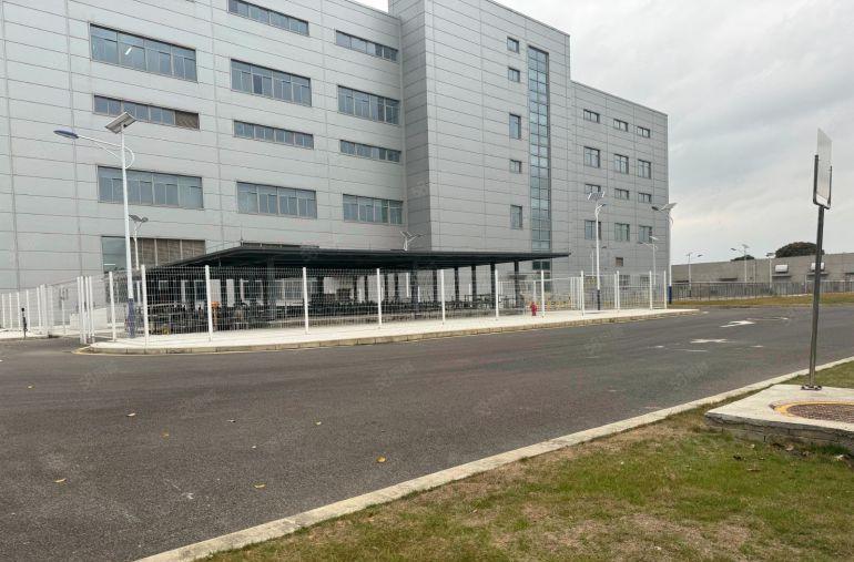 大岭山原房东厂房出租，独门独院14层1万平方，可办环评