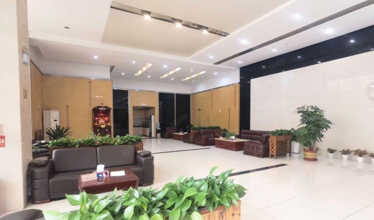 大岭山镇杨屋村龙大高速路口工业园楼上新空出1750平方精装修