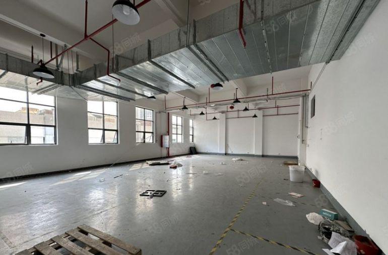 大岭山杨屋楼上1000平实际面积，现成办公室装修仓库厂房出租