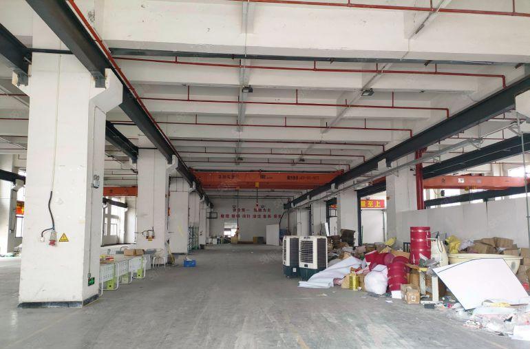 大岭山镇杨屋村高速路口原房东工业园一楼带现成航车厂房仓库出租