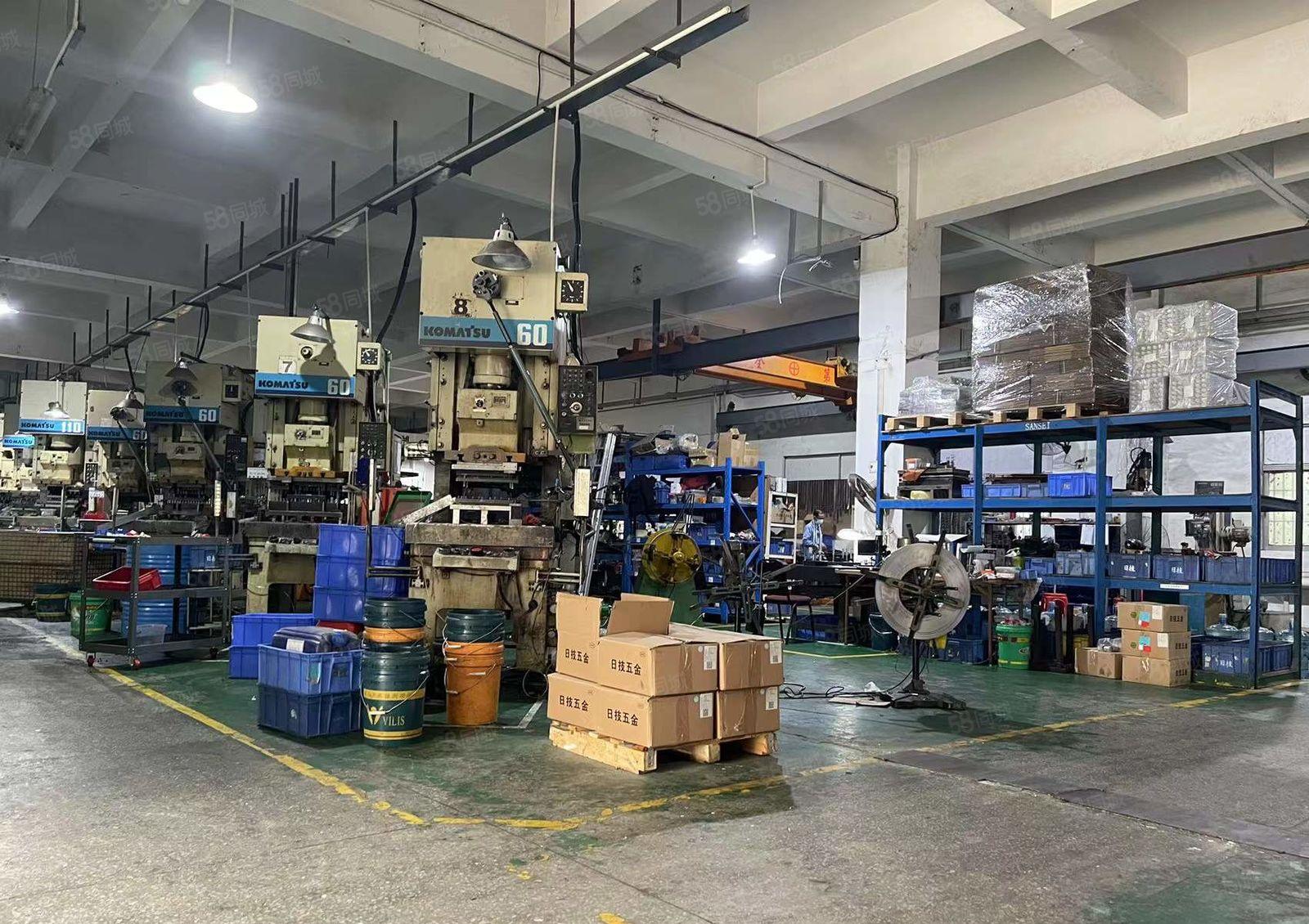 厂房位于大岭山镇大沙村工业园标准厂房出租，现成行车