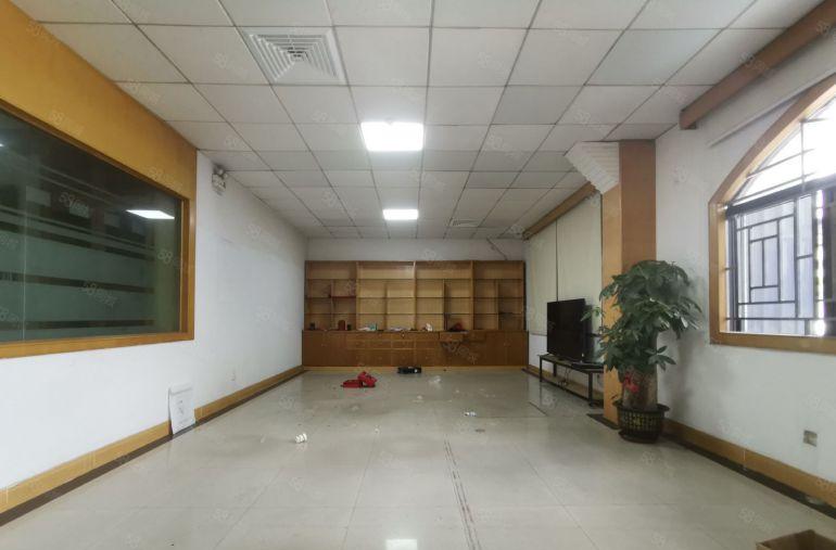 大岭山工业园标准一楼2000平豪华前台装修大小可分租，靠高速