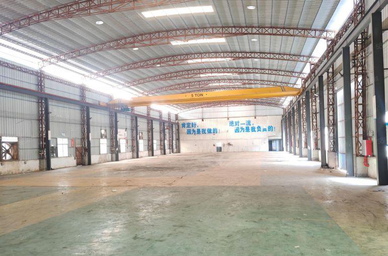 大岭山镇原房东独院单一层钢构厂房9米高，现成5吨航车免费使用