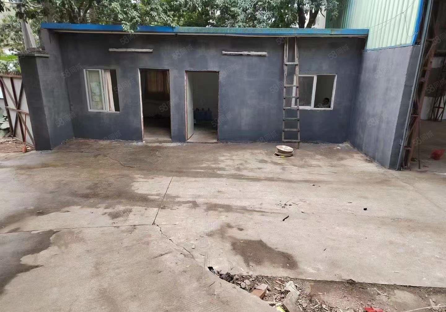 大岭山单一层小独院厂房出租，滴水7米水电齐全，周边无居民