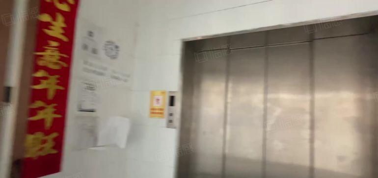 大岭山 精装修  3000方空地免费使用，停车方便