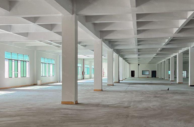 大岭山镇大塘厂房一楼出租无转让费，空地大带喷淋