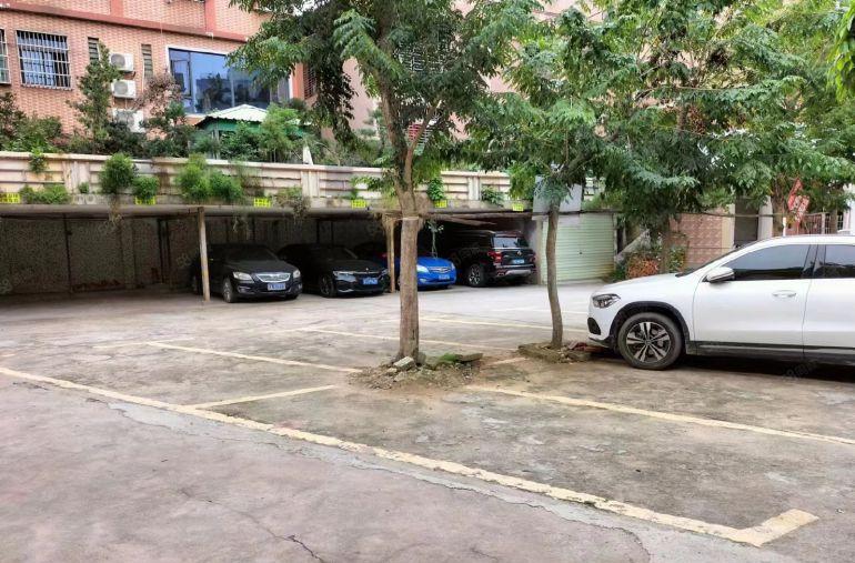 大岭山靠近主干道600平精装修水电齐全 低价厂房出租