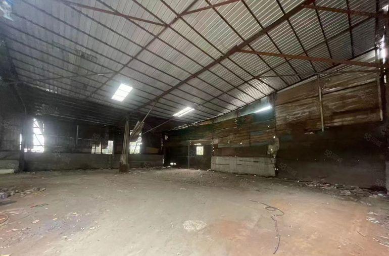 空地大，铁皮房，靠山附近没居民