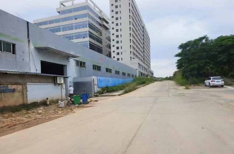 东莞大岭山石大路边空出标准单一层适合五金机械设备塑胶厂房出租