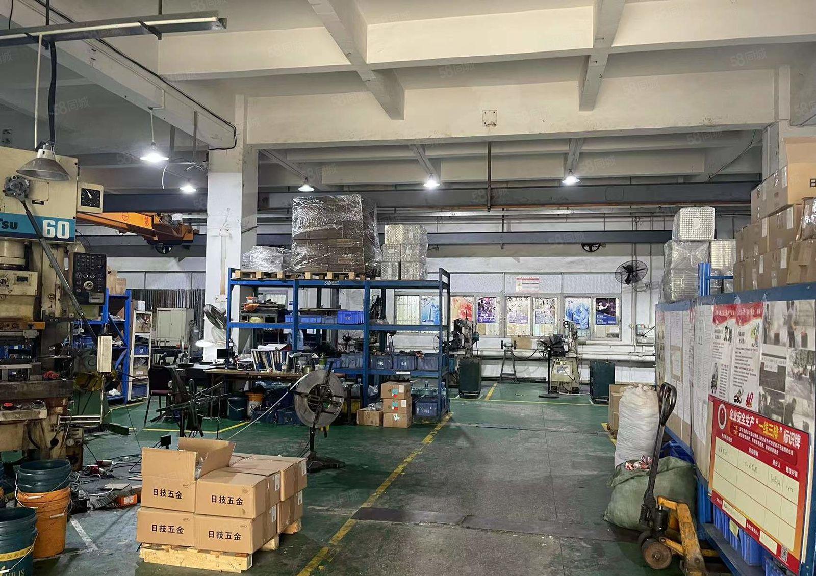 厂房位于大岭山镇大沙村工业园标准厂房出租，现成行车