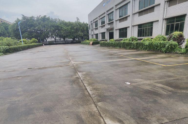 大岭山镇杨屋独门独院厂房出租，超大空地，高速近，零公摊易招工