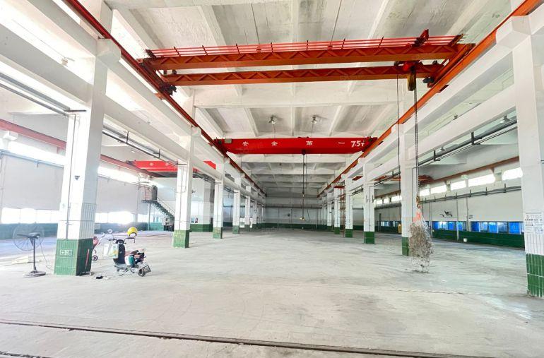 大岭山独院厂房出租一楼层高9米五部现成航车水电可过户带装修