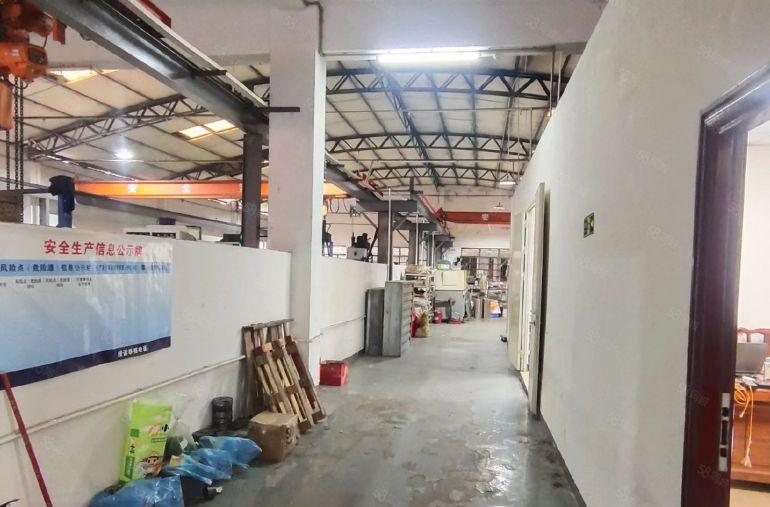 大岭山镇杨屋村空出总面积850平方带行吊低价厂房出租 可分租