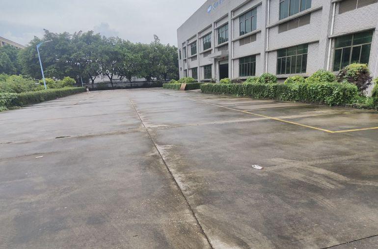 大岭山镇杨屋独门独院厂房出租，超大空地，高速近，零公摊易招工