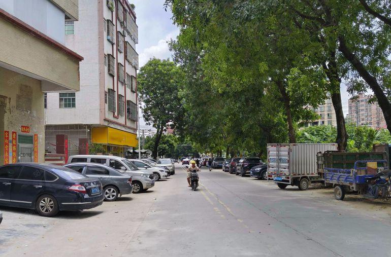 （标准1楼）大岭山厂房1楼450方，实量面积，门口停车位充足