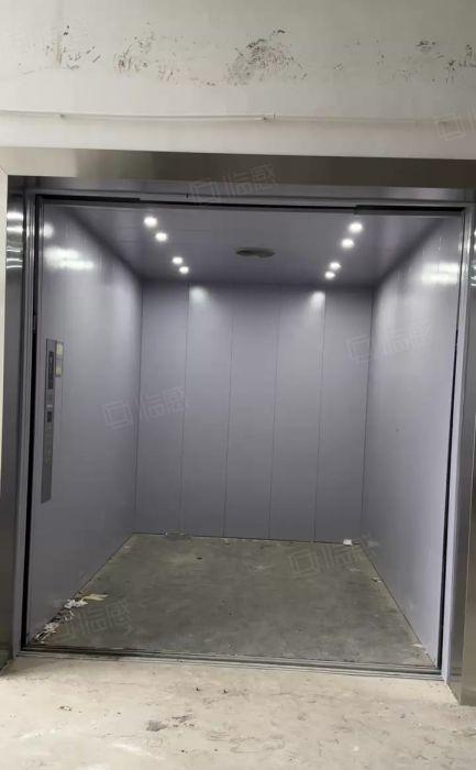 松山湖1公里高速路口重工业厂房急租1楼9.2米23楼6.5