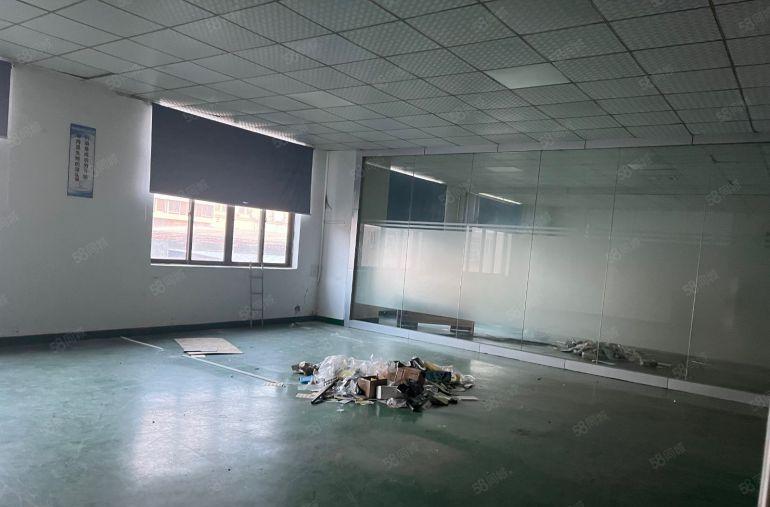 大岭山镇金桔村楼上2200平精装修 石大路边上 好招工