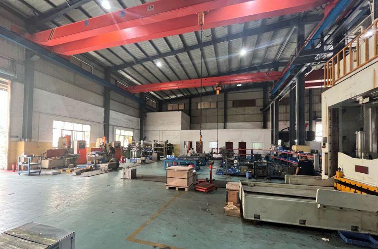 大岭山原房东9米高1500平米单一层钢构厂房出租有行车装修