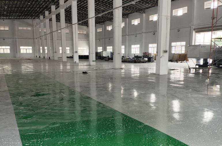 大岭山单一层独院，12米钢钩厂房仓库出租，现成装修，超大空地