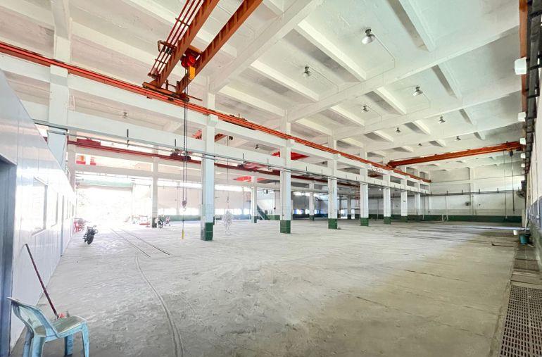 大岭山独院厂房出租一楼层高9米五部现成航车水电可过户带装修