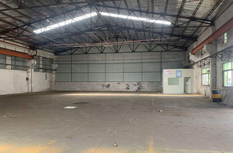 工业区1000平厂房，可架行车，有消防喷淋可办环评，底价出租