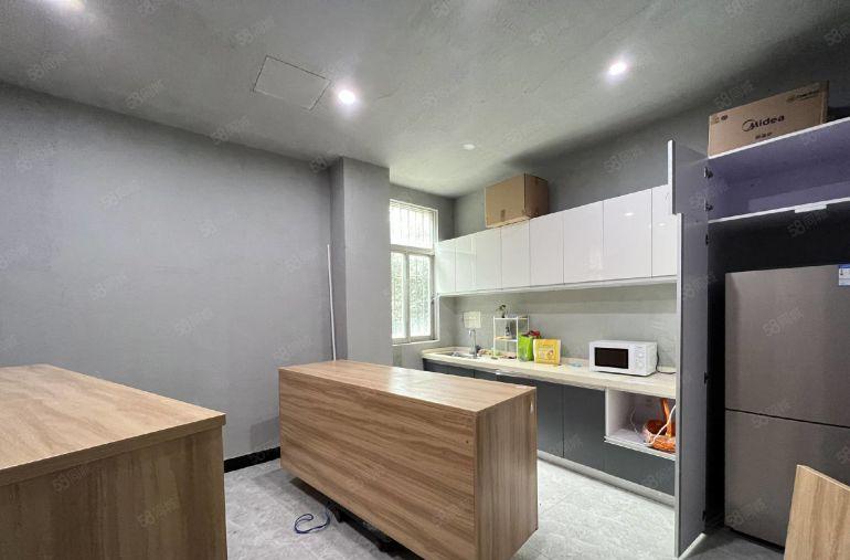 大岭山工业区2350平可分精装低价厂房仓库无尘车间一楼上出租