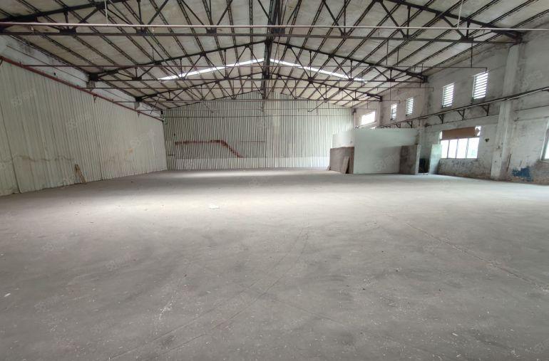 大岭山鸡翅岭单一层950平可分租，厂房方正好用，水电线路齐全