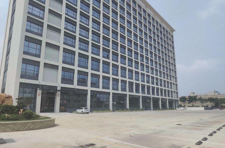 大岭山全新原房东独门独院厂房仓库出租，超大空地，主干道边上。