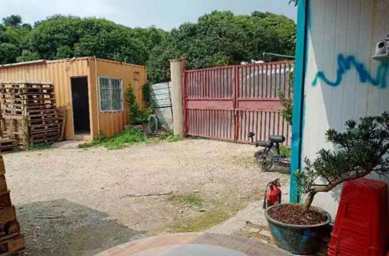 大岭山靠山边原房东独院空地厂房出租，超低价，水电家具齐全