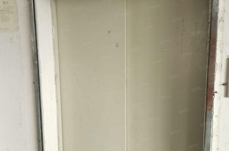 石碣工业园区楼上1200平方 实量面积，现城装修，水电齐全