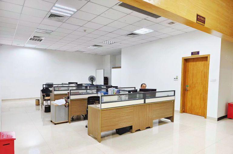 10元石碣原房东独院2000平米精装修带航车无尘车间厂房出租