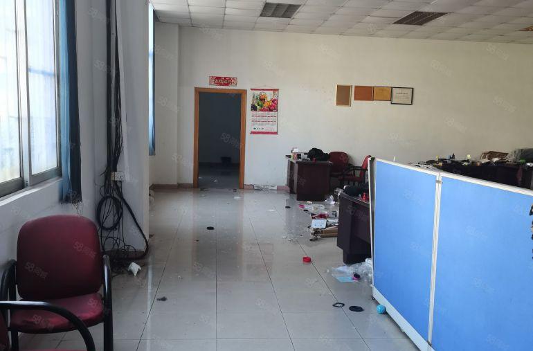 石碣一楼实际面积1200平方，租金25，宿舍6间，装修期半个