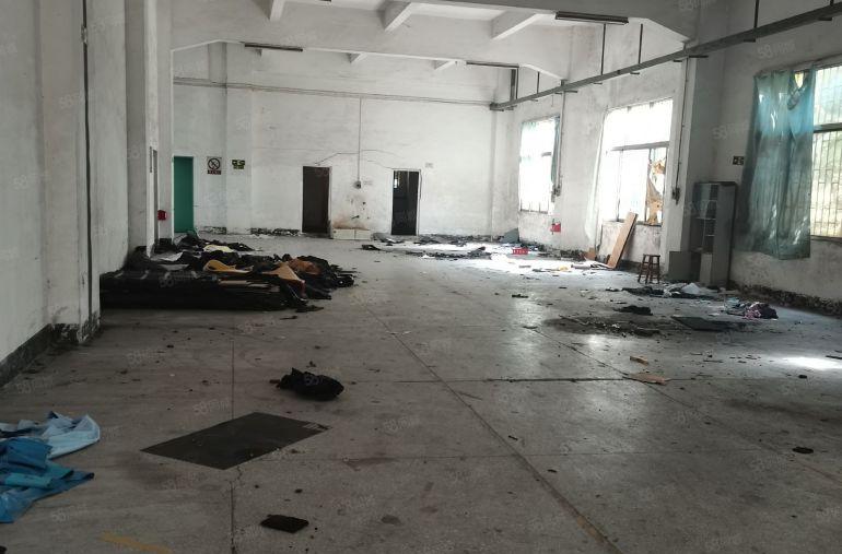 石碣一楼实际面积1200平方，租金25，宿舍6间，装修期半个