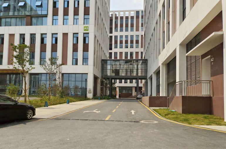 业主直租10块一平！石龙二桥出口1500平原房东全新厂房出租