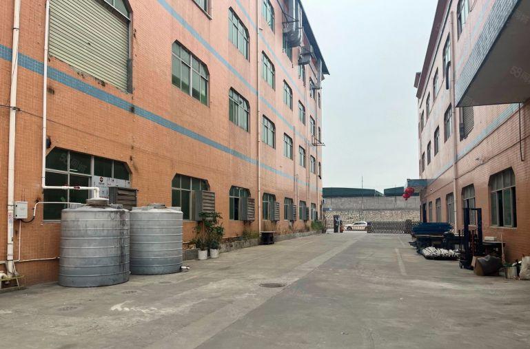 清溪三中新出标准一楼820平方厂房出租带现成办公室装修带航车