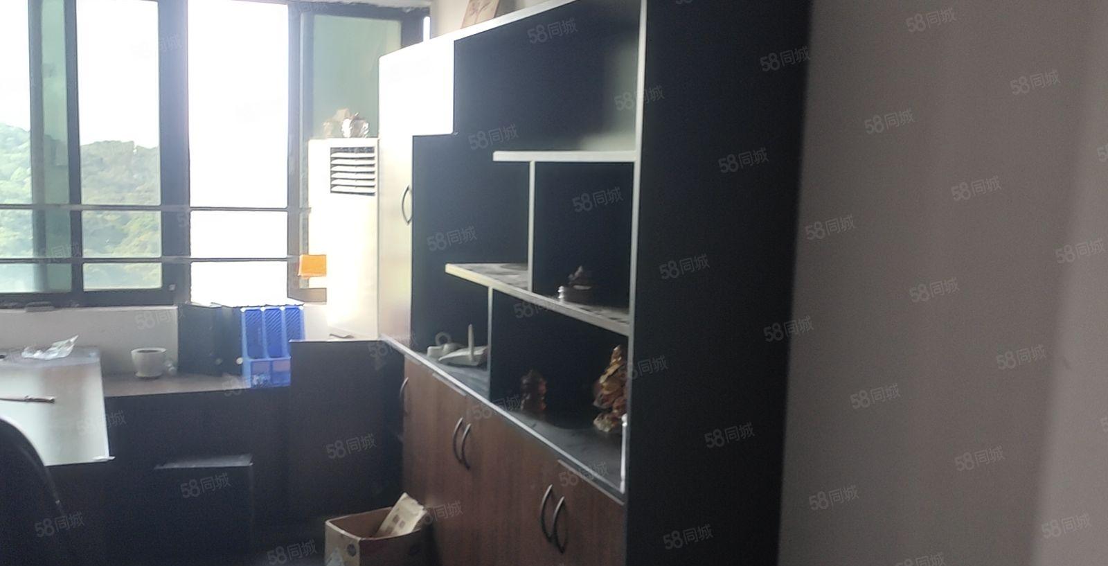 清溪楼上新出120平方现成装修办公室带所有家具出租