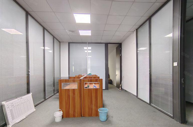 清溪镇三中原房东一楼2600平方米，大小可分，18元一平