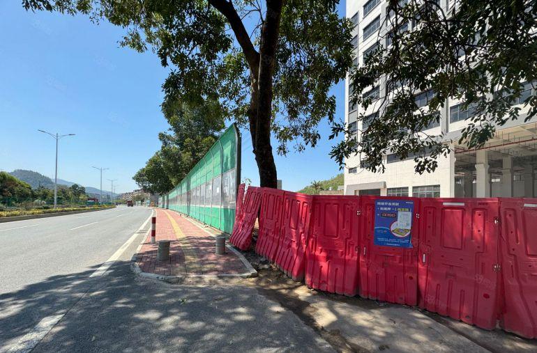 清溪全新独门独院厂房出租，1楼11米2楼8米带牛角，工业用地