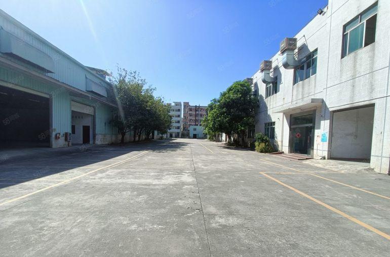 清溪镇新出标准工业厂房13000平方，高速路口旁，园区空地大