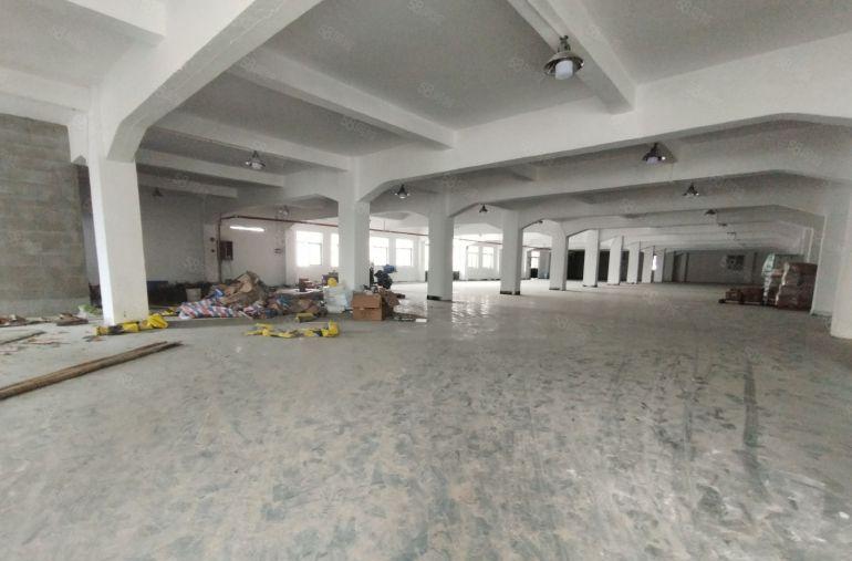 原房东二楼实际面积700平标准厂房低价租做电池