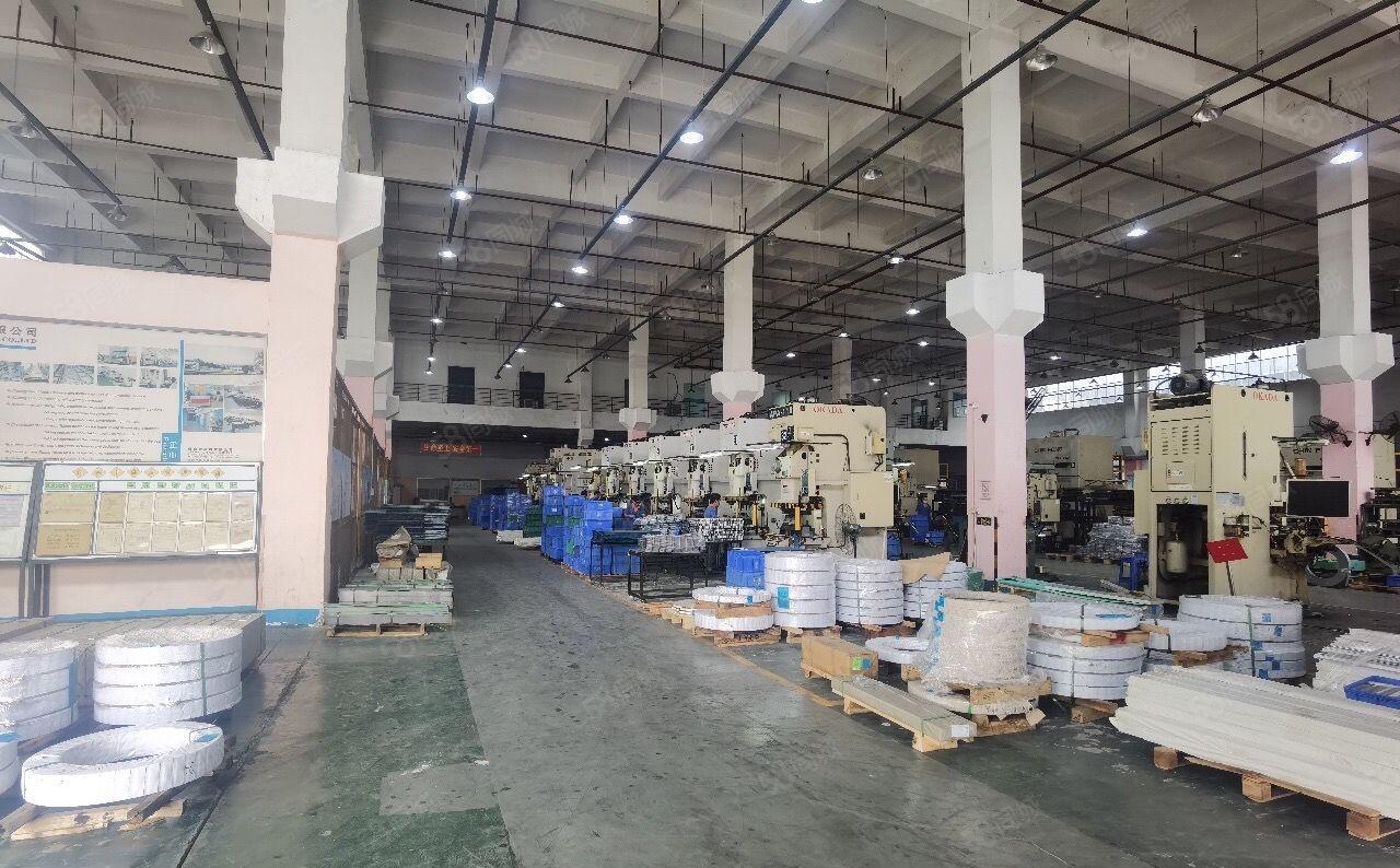 12米高标准厂房一层招租，有卸货平台，空地超大，交通方便！