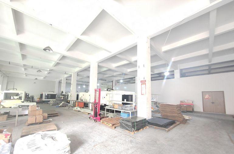 一楼18元，清溪镇汽车站附近一楼厂房1000平米出租，高6米