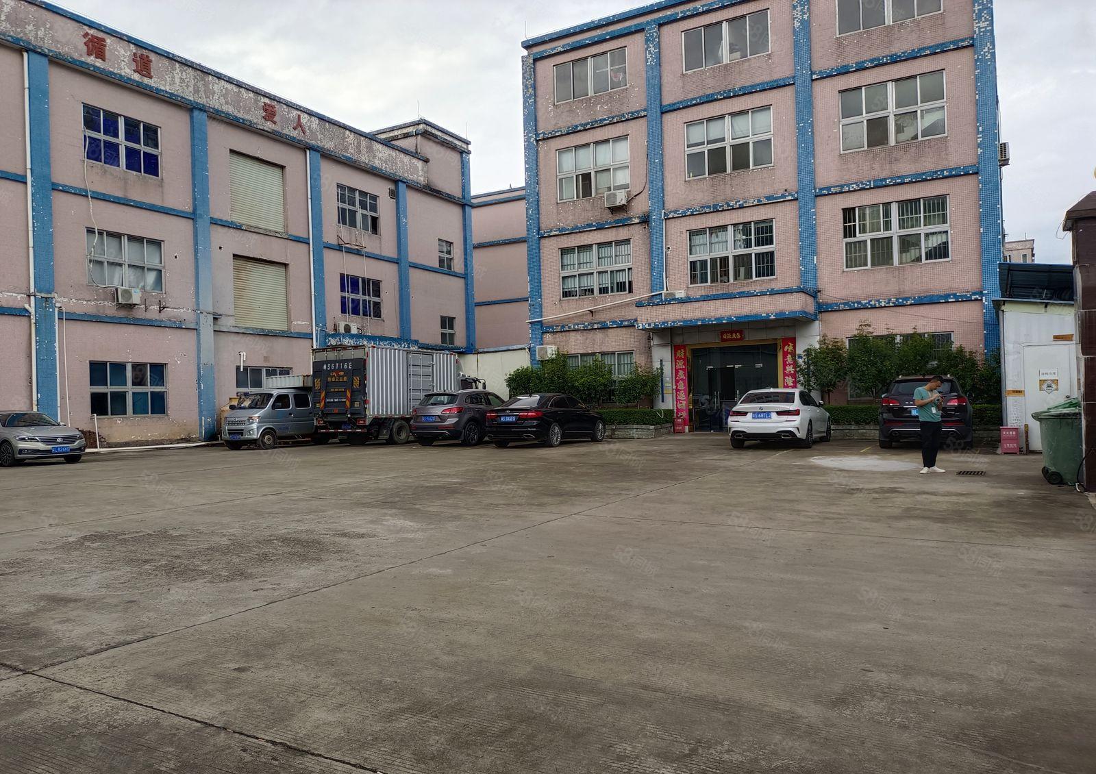 清溪三中新出楼上1200平方带装修，现成办公室，原房东直租！