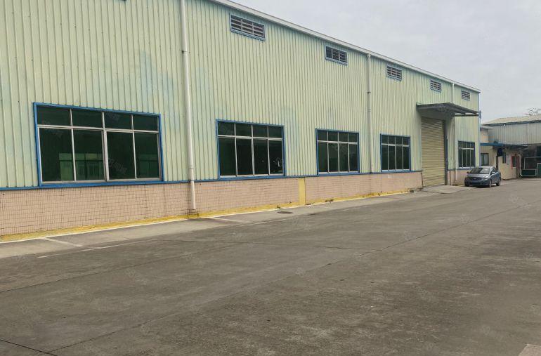 清溪镇新出单一层8米高带行车厂房1000平出租。