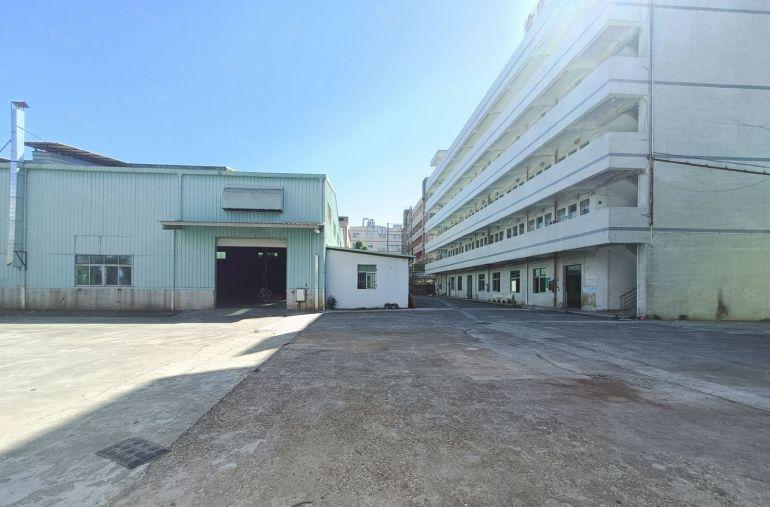 清溪镇新出标准工业厂房13000平方，高速路口旁，园区空地大